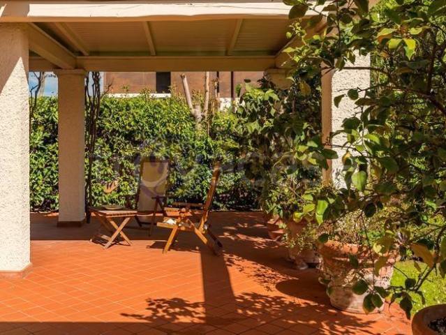Villa in affitto a Forte dei Marmi via dei Navicelli, 42, arredato, giardino privato, terrazzo TrovaCasa