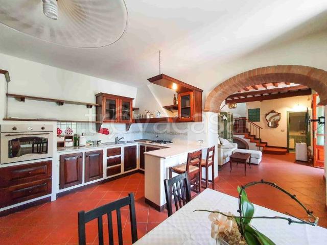 Villa in affitto a Forte dei Marmi via Dell'Acqua, 2 c, caminetto, centrale, veranda TrovaCasa