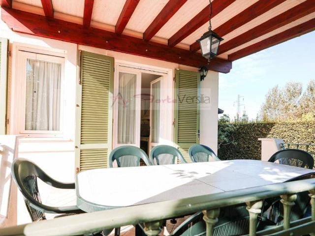 Villa in affitto a Forte dei Marmi via Dell'Acqua, 83, arredato, giardino, posto auto TrovaCasa