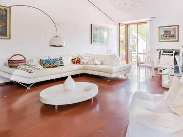 Villa in affitto a Forte dei Marmi via Donatello, arredato, giardino privato, terrazzo TrovaCasa