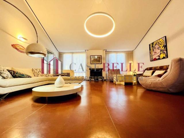 Villa in affitto a Forte dei Marmi via Donatello, arredato, giardino privato, immobile di prestigio TrovaCasa