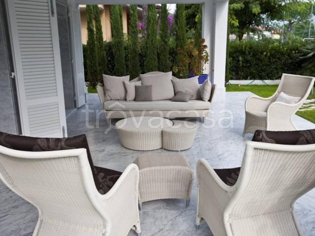 Villa in affitto a Forte dei Marmi via Enrico Pea, 18, arredato, giardino privato, posto auto TrovaCasa