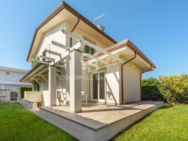 Villa in affitto a Forte dei Marmi via Fratelli Barberi, arredato, giardino privato, nuova costruzione TrovaCasa