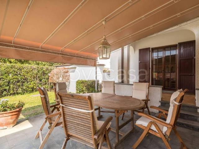 Villa in affitto a Forte dei Marmi via Fratelli Barberi, giardino privato, posto auto, terrazzo TrovaCasa