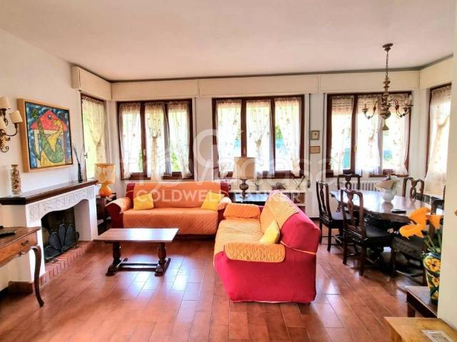 Villa in affitto a Forte dei Marmi via Francesco Carrara, arredato, giardino privato, posto auto TrovaCasa