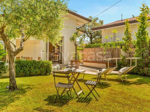 Villa in affitto a Forte dei Marmi via Giuseppe verdi, 69, arredato, giardino privato, terrazzo TrovaCasa