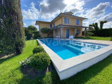 Villa in affitto a Forte dei Marmi via Giuseppe Viner, arredato, giardino privato, terrazzo TrovaCasa