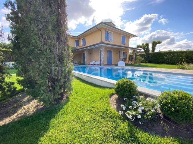 Villa in affitto a Forte dei Marmi via Giuseppe Viner, arredato, giardino privato, terrazzo TrovaCasa