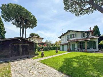 Villa in affitto a Forte dei Marmi via Lorenzo Giglioli, 10, giardino, posto auto, box TrovaCasa