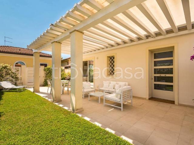 Villa in affitto a Forte dei Marmi via Marco Polo, 12, arredato, giardino privato, centrale TrovaCasa