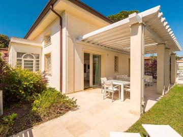 Villa in affitto a Forte dei Marmi via Marco Polo, 12, arredato, giardino privato, centrale TrovaCasa