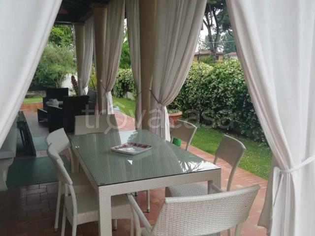 Villa in affitto a Forte dei Marmi via Michelangelo Buonarroti, 62, arredato, giardino privato, posto auto TrovaCasa