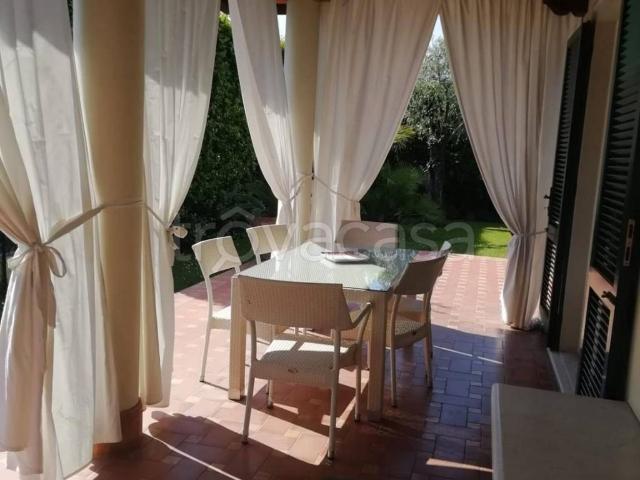 Villa in affitto a Forte dei Marmi via Michelangelo Buonarroti, 62, arredato, giardino privato, posto auto TrovaCasa