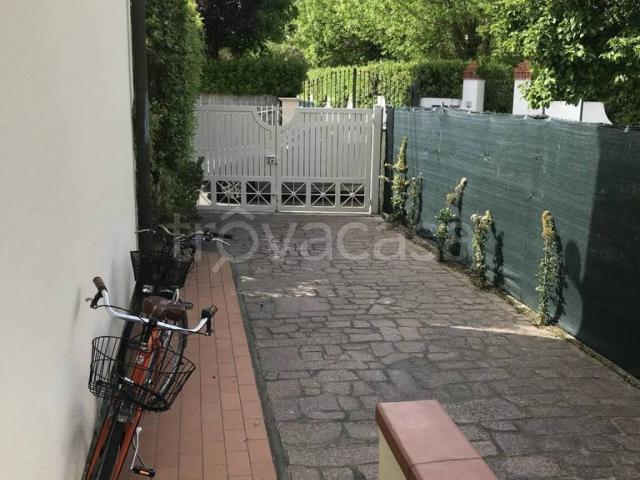 Villa in affitto a Forte dei Marmi via Padre Ignazio da Carrara, arredato, giardino privato, terrazzo TrovaCasa
