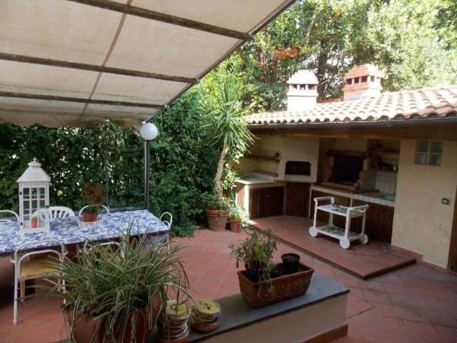 Villa in affitto a Forte dei Marmi via padre ignazio da carrara, giardino, posto auto, aria condizionata TrovaCasa