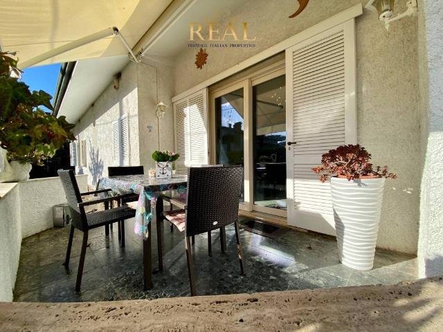 Villa in affitto a Forte dei Marmi via Papa Giovanni XXIII, arredato, giardino privato, posto auto TrovaCasa