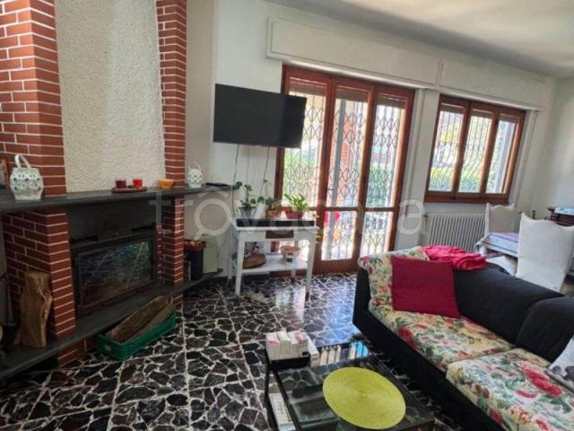 Villa in affitto a Forte dei Marmi via Piave, arredato, giardino privato, posto auto TrovaCasa