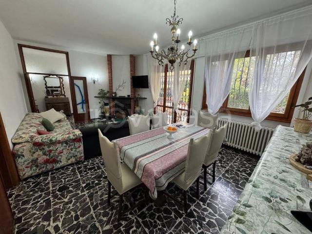 Villa in affitto a Forte dei Marmi via Provinciale, arredato, giardino privato, posto auto TrovaCasa