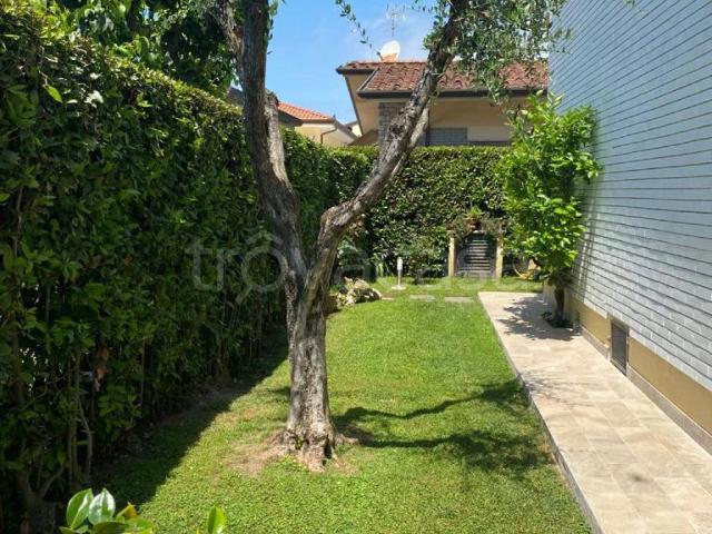 Villa in affitto a Forte dei Marmi via Ragazzi del '99, arredato, giardino privato, posto auto TrovaCasa
