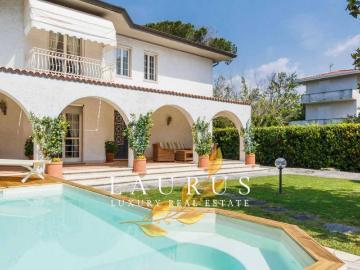 Villa in affitto a Forte dei Marmi via Sant'Elme, 93, arredato, giardino privato, terrazzo TrovaCasa