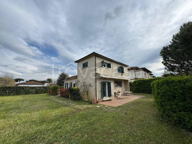 Villa in affitto a Forte dei Marmi via San Camillo, arredato, giardino privato, aria condizionata TrovaCasa