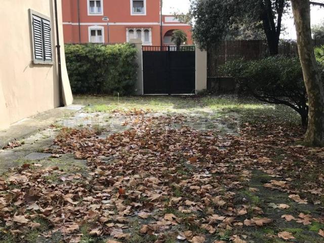 Villa in affitto a Forte dei Marmi viale Ammiraglio Morin, arredato, giardino privato, posto auto TrovaCasa