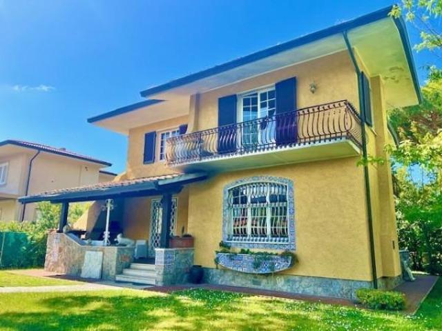 Villa in affitto a Forte Dei Marmi