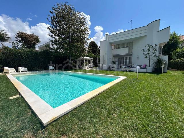 Villa in affitto a Fiumicino via Bagnoli, arredato, giardino privato, terrazzo TrovaCasa