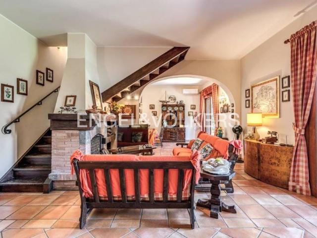 Villa in affitto a Fiumicino via Giulianova, arredato, giardino privato, box TrovaCasa