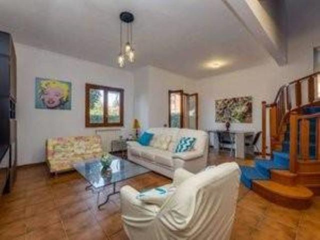 Villa in affitto a Fiumicino via Loano, arredato, giardino privato, riscaldamento autonomo TrovaCasa