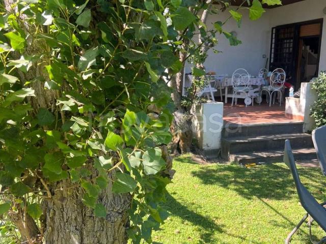 Villa in affitto a Fiumicino via Pegli, arredato, giardino privato, aria condizionata TrovaCasa