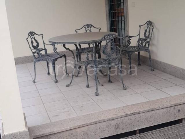 Villa in affitto a Fiumicino via Rapallo, arredato, giardino privato, aria condizionata TrovaCasa