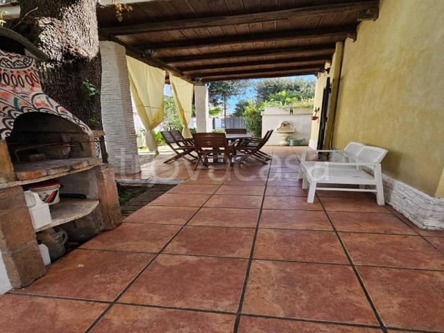Villa in affitto a Fiumicino viale Castellammare, arredato, giardino privato, posto auto TrovaCasa