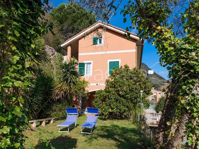 Villa in affitto a Finale Ligure strada Romana, 18, arredato, giardino privato, posto auto TrovaCasa