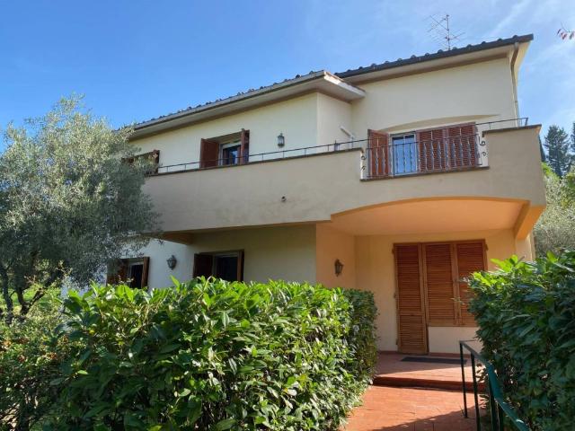 Villa in affitto a Firenze via dei Bastioni, giardino privato, box, terrazzo TrovaCasa