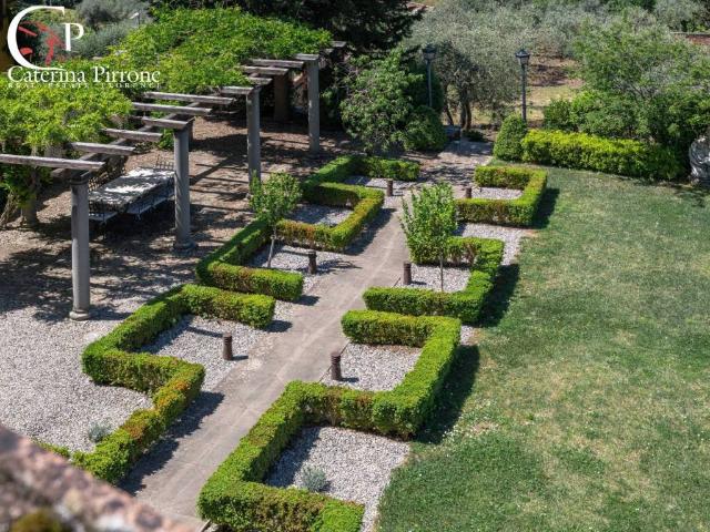 Villa in affitto a Firenze piazzale Michelangiolo, arredato, giardino privato, posto auto TrovaCasa