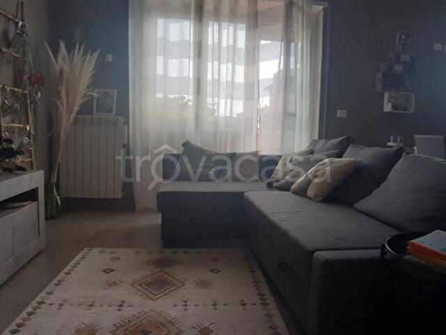 Villa in affitto a Frosinone via Ponte La Fontana, arredato, giardino privato, posto auto TrovaCasa