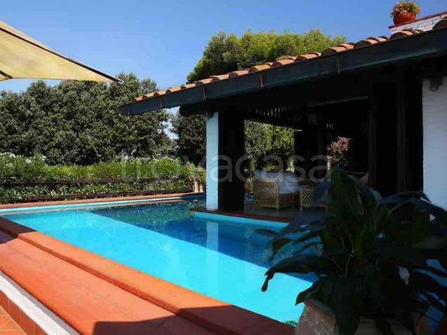 Villa in affitto a Orbetello via delle Mimose, arredato, giardino privato, terrazzo TrovaCasa