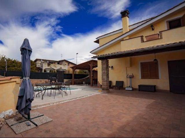 Villa in affitto a Ladispoli RM