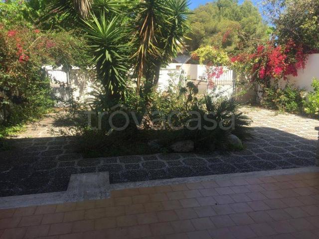 Villa in affitto a Lecce via Margarito da Brindisi, arredato, giardino privato, caminetto TrovaCasa