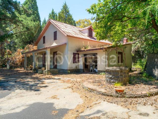 Villa in affitto a Linguaglossa strada Regionale Mareneve, snc, non arredato/vuoto, box, caminetto TrovaCasa