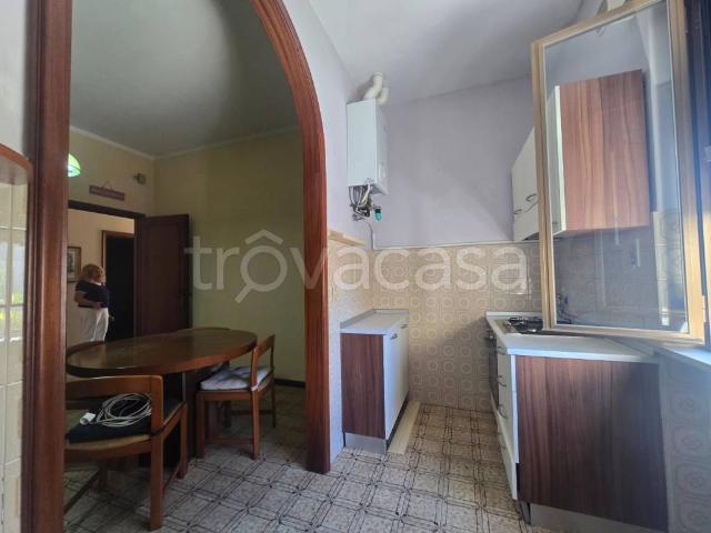 Villa in affitto a Lucca via Sarzanese Traversa 1, 61D, giardino privato, parzialmente arredato, buono stato TrovaCasa