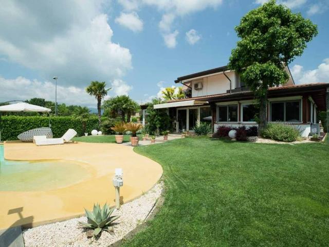 Villa in affitto a Molteno LC