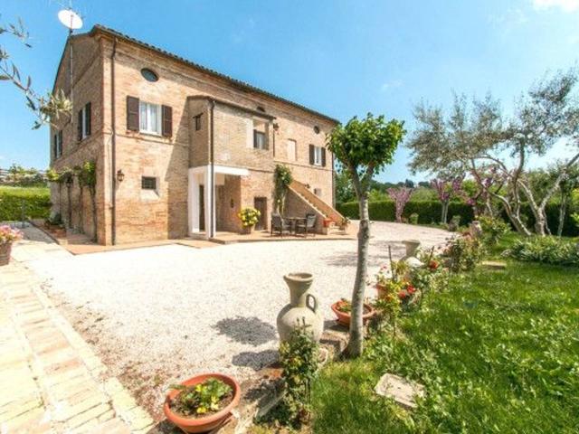 Villa in affitto a Montecosaro