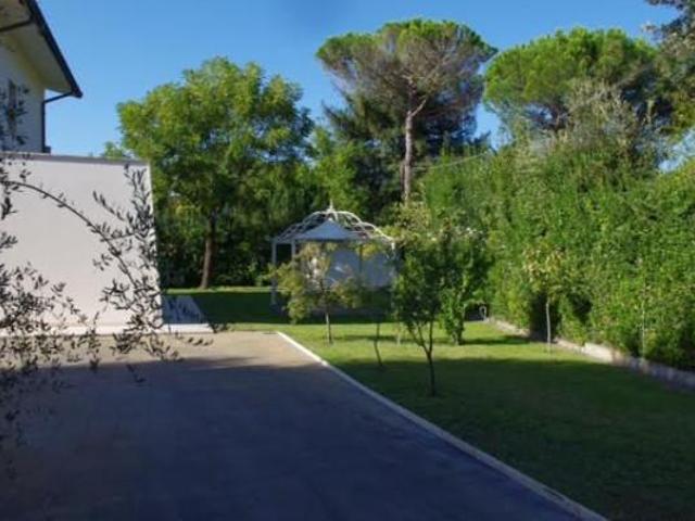 Villa in affitto a Montignoso