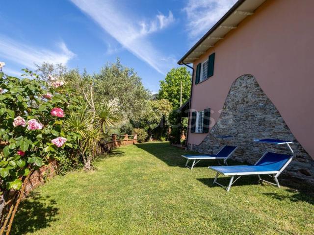 Villa in affitto a Montignoso via Balone, 4, arredato, giardino privato, posto auto TrovaCasa