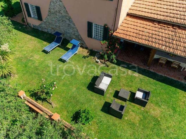 Villa in affitto a Montignoso via Balone, 4, arredato, giardino privato, posto auto TrovaCasa
