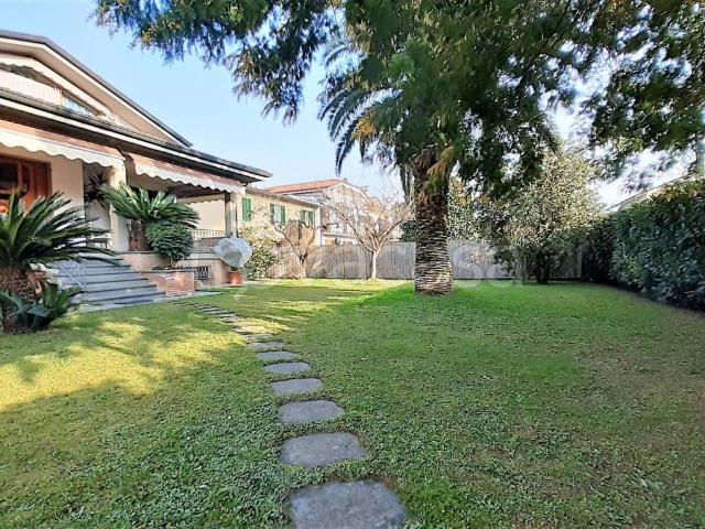Villa in affitto a Montignoso, arredato, giardino privato, caminetto TrovaCasa