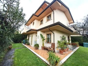Villa in affitto a Montignoso MS