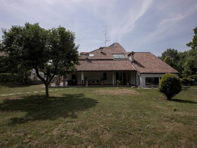 Villa in affitto a Mornago VA